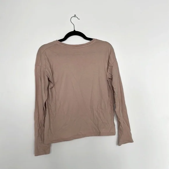 Everlane The Long-Sleeve Box-Cut Pocket Tee in Rose - Picture 6 of 7